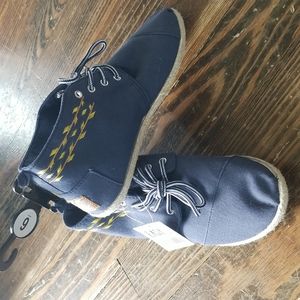 Easy USA Embroidered Sneakers